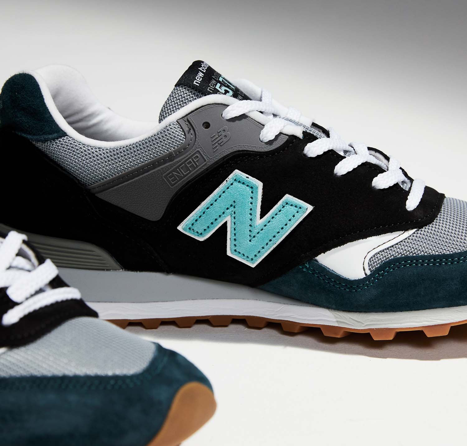 Schwarzer New Balance M577 LIB \