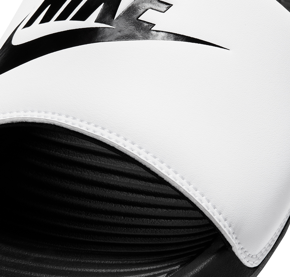 Nike Victori One - Black White
