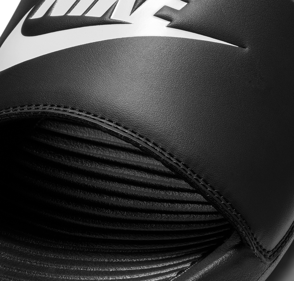 Nike Victori One - Black