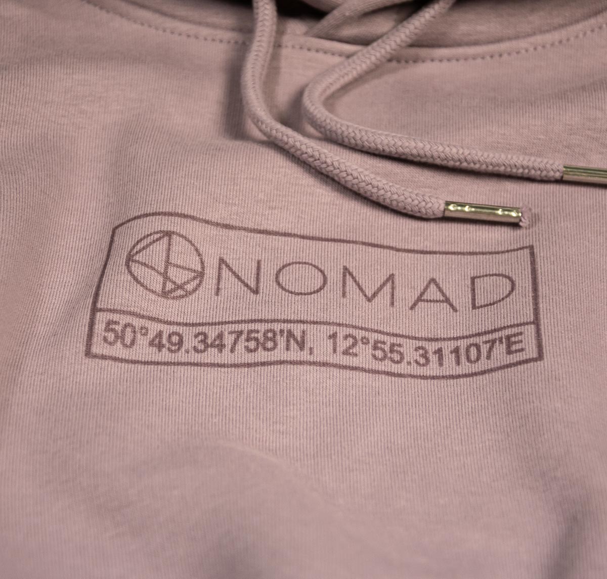 NOMAD Logo Hood - Vintage Pastels - lilac detail