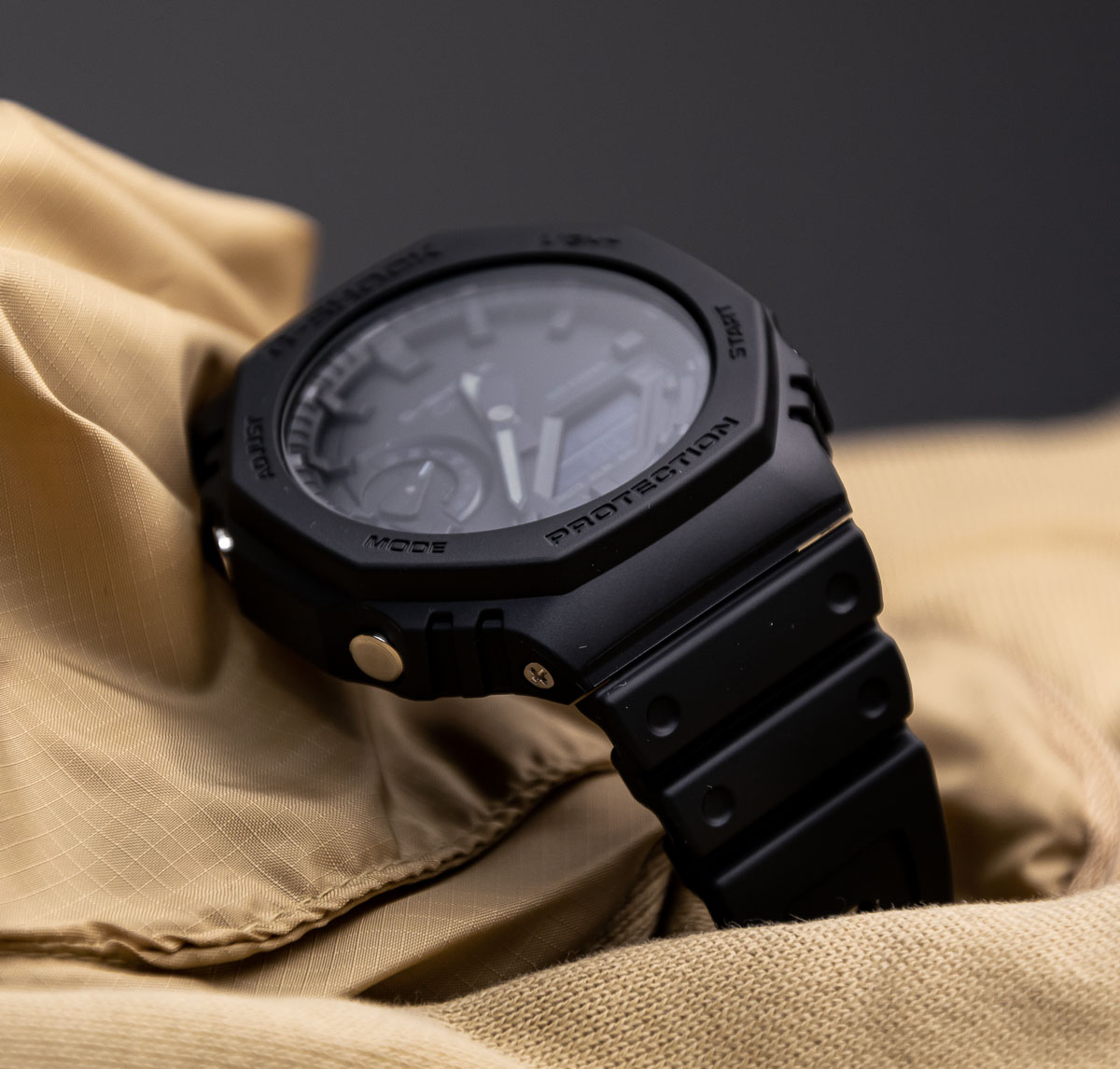 G-Shock GA-2100-1A1ER - Black mood