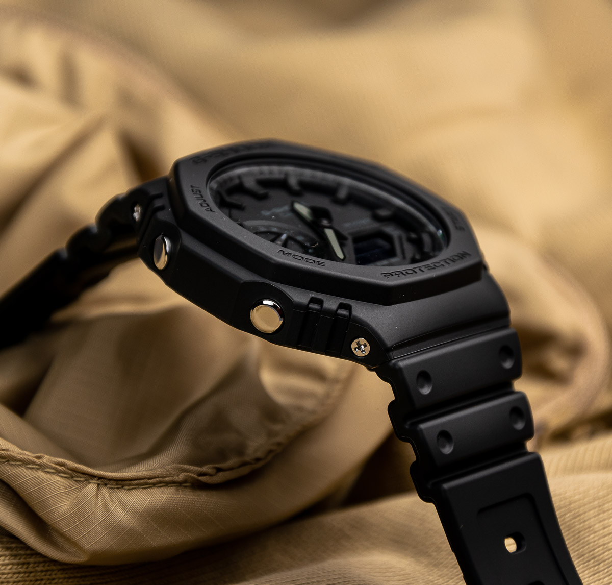 G-Shock GA-2100-1A1ER - Black mood