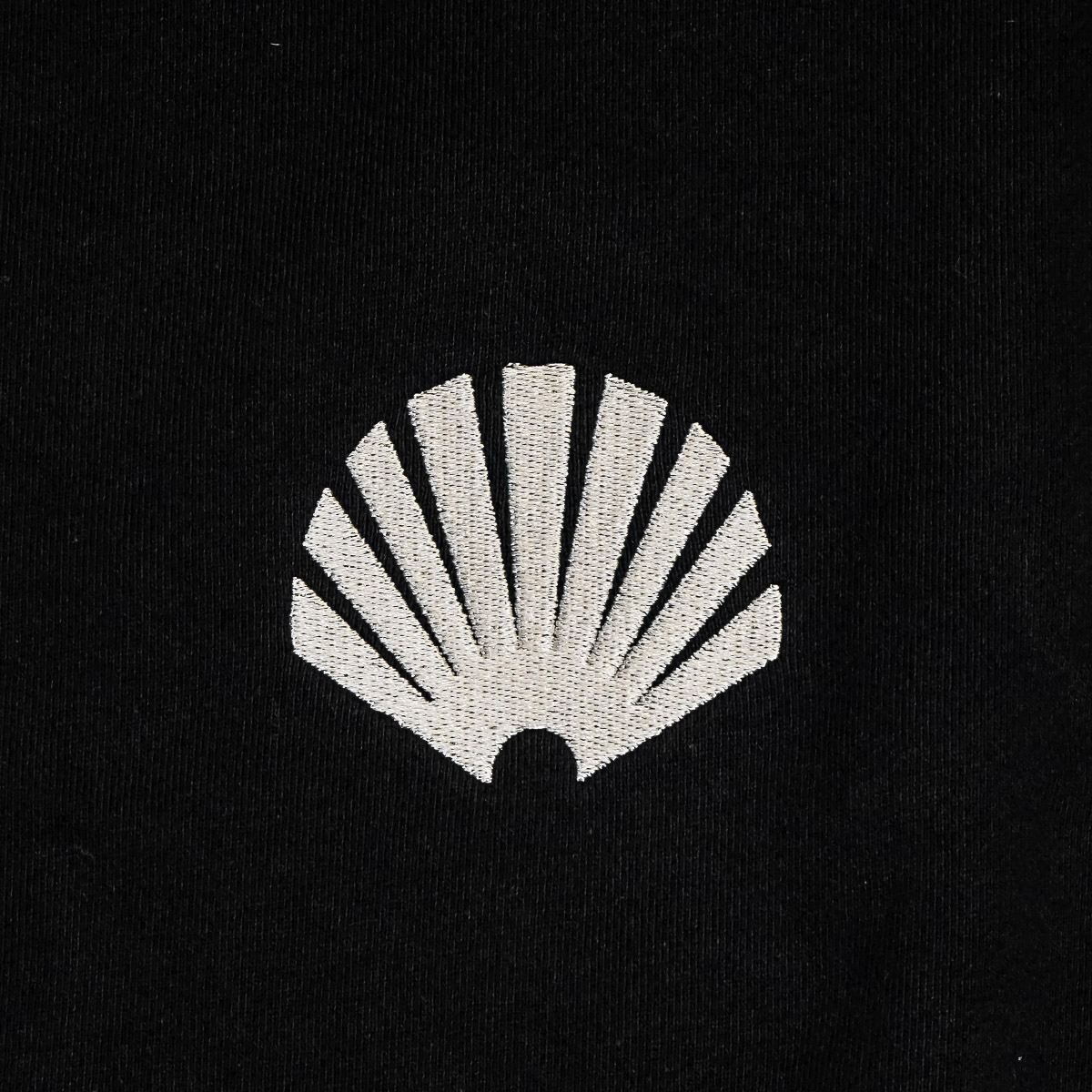 Logo Crew - Black Ivory
