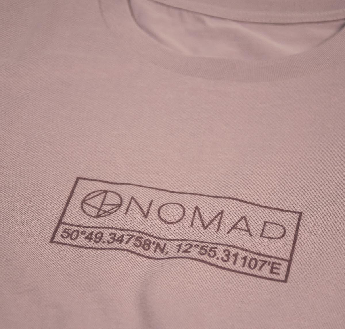 NOMAD Logo Shirt - Vintage Pastels - Lilac detail