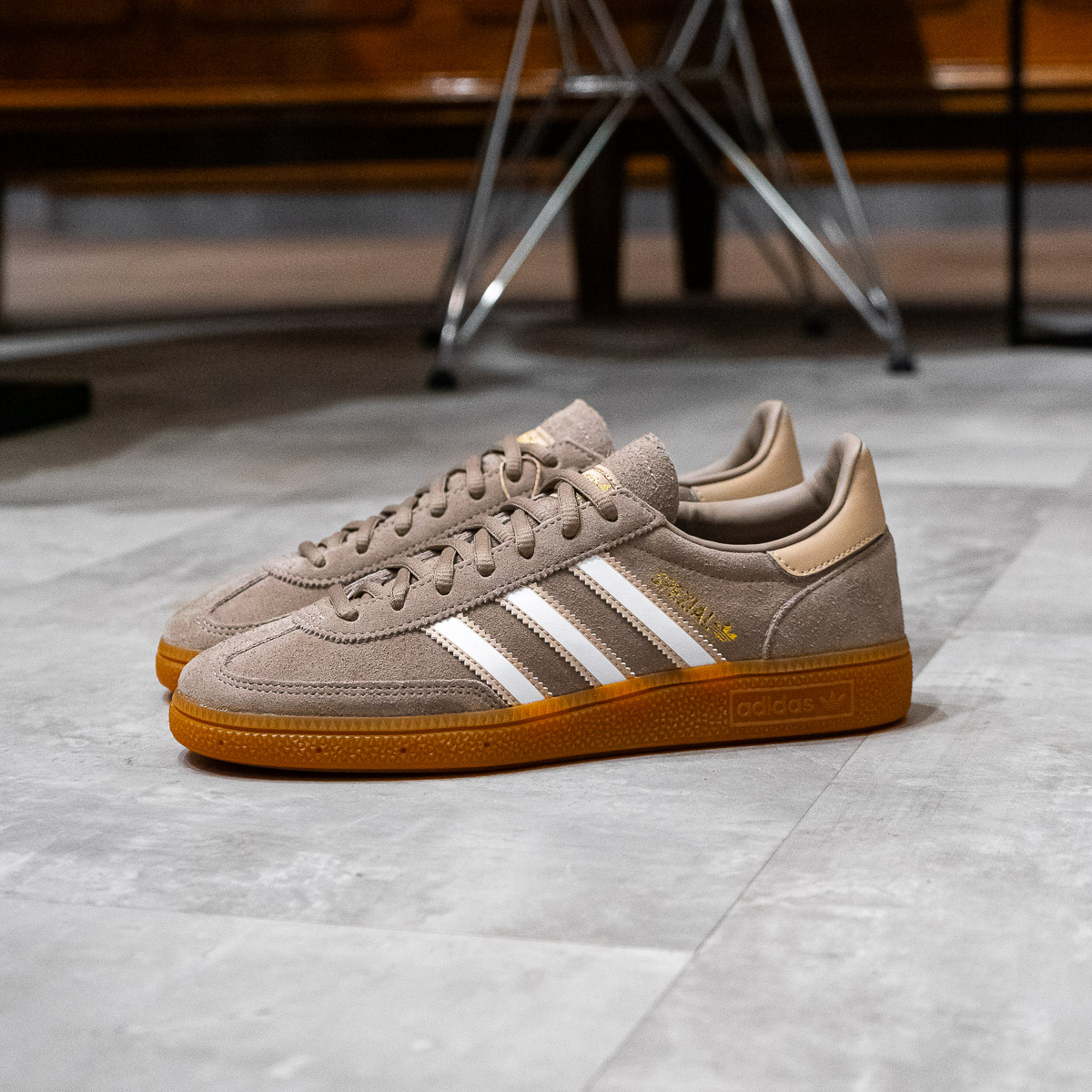 customFields.col_2_categorie_menu_headline