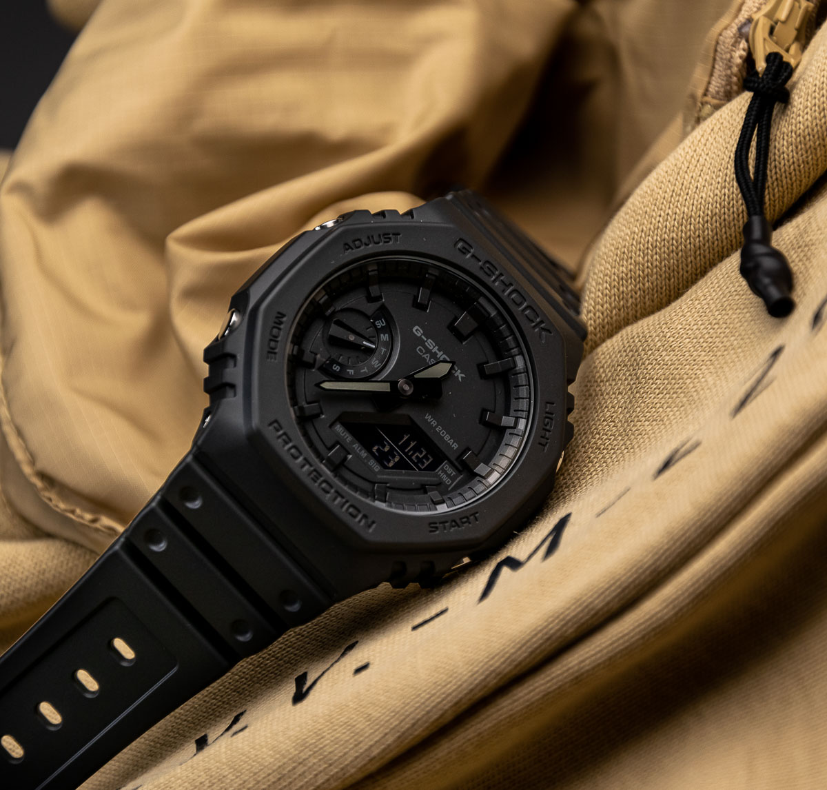 G-Shock GA-2100-1A1ER - Black mood